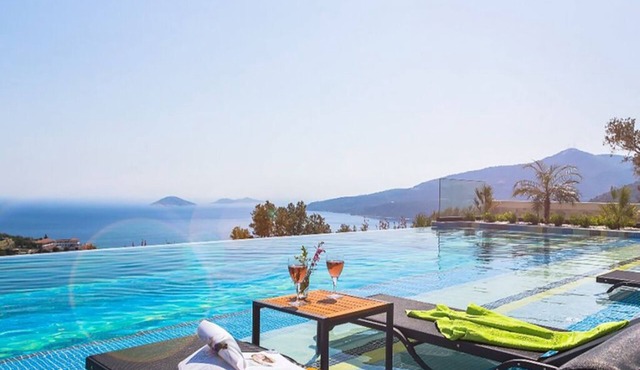 Villa Beach House Duo, exclusive 4 bedroom overlooking Kalamar Bay