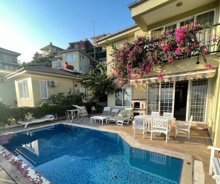 Villa with pool in Goldcity tourism complex