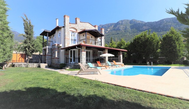 XT46, Authentic stonework 3 bedroom villa with private pool and secluded garden. in Ölüdeniz