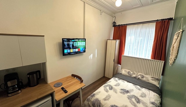 Yellowhouse Room 1