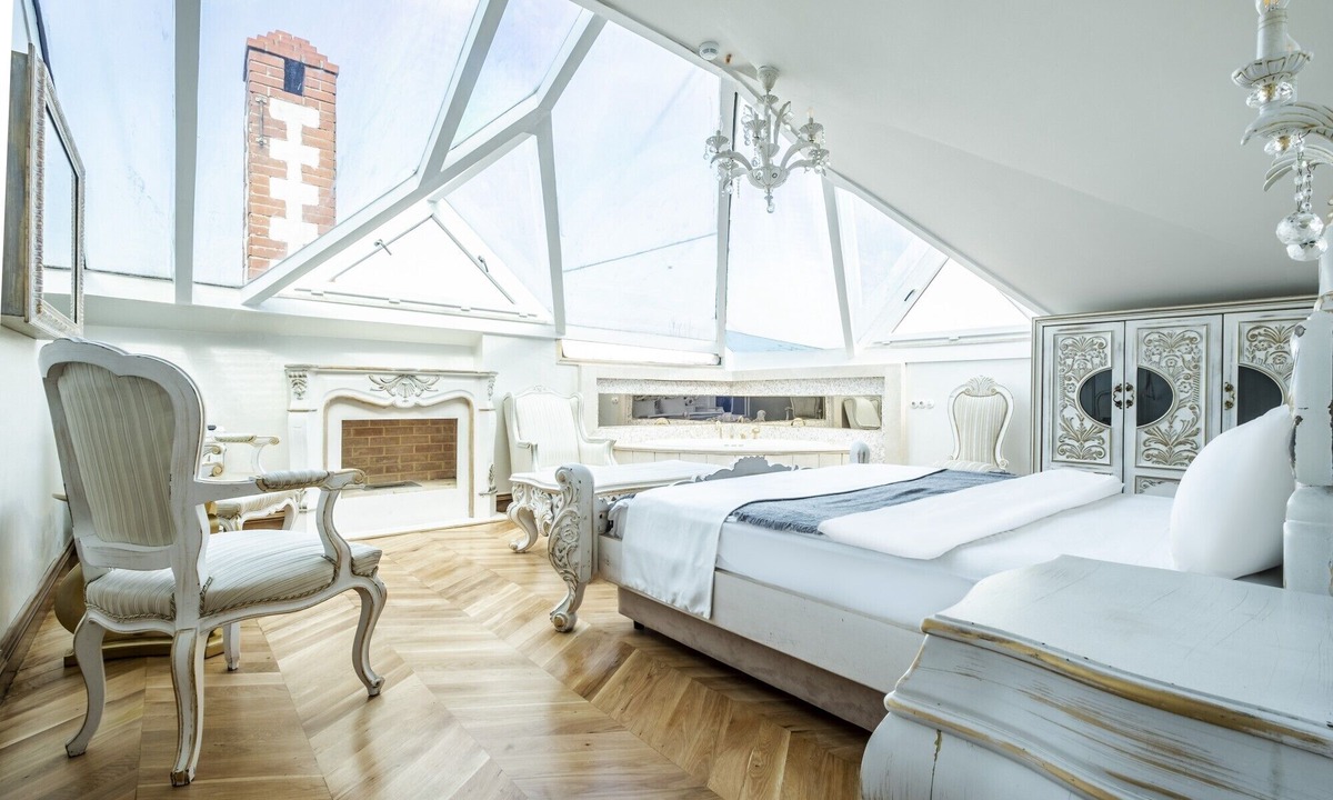 Beylerbeyi Apartment | Awe Studio w Garden in Historic Mansion