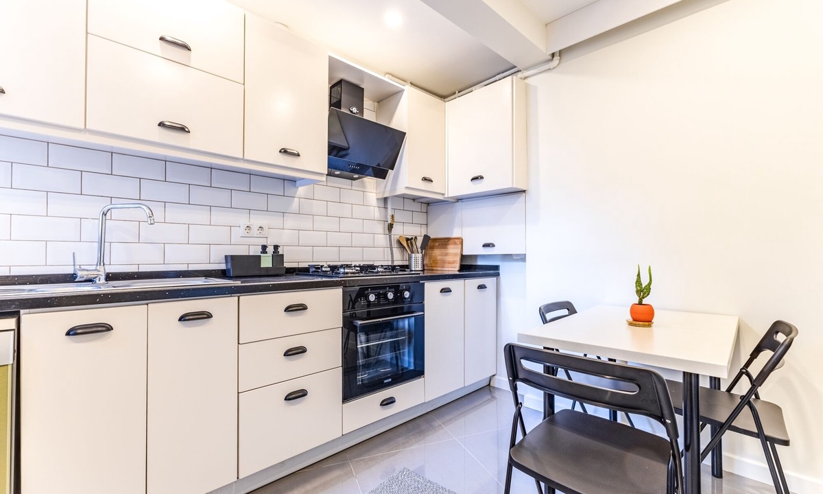 Bostanci Apartment | Elegant Flat Orchard Ave, 7 Min to Beach