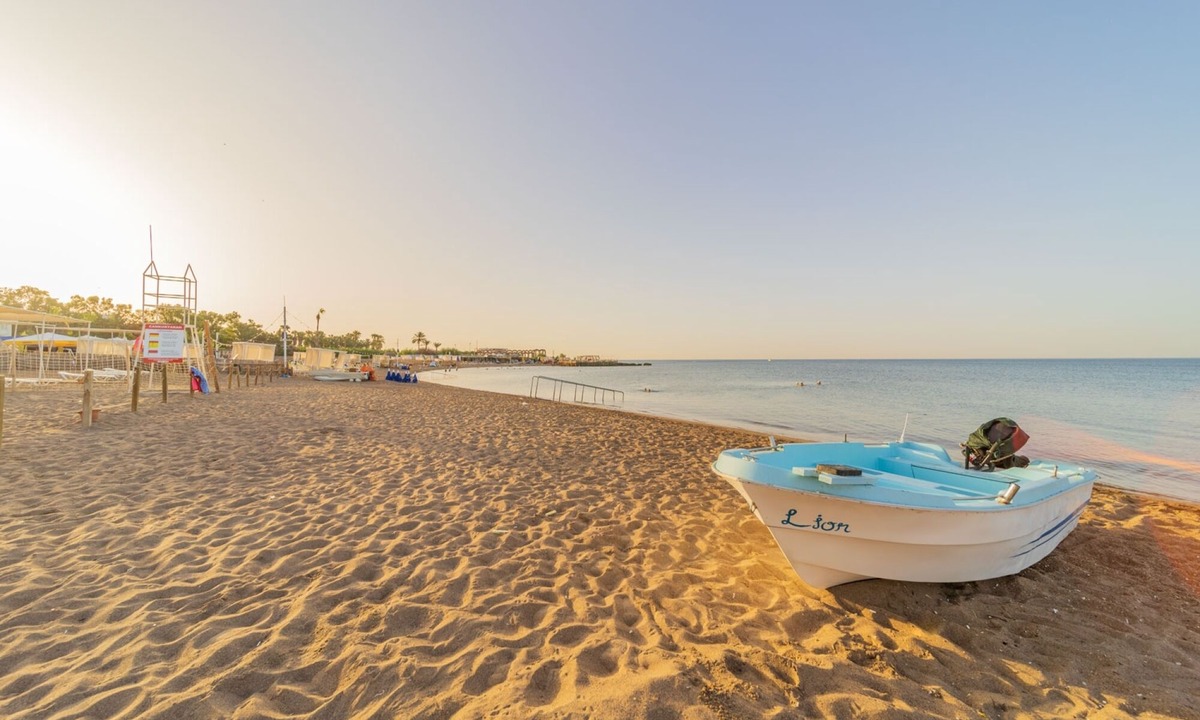 Guzeloba Mahallesi Apartment | Flat w Balcony 10 min to Lara Beach in Antalya