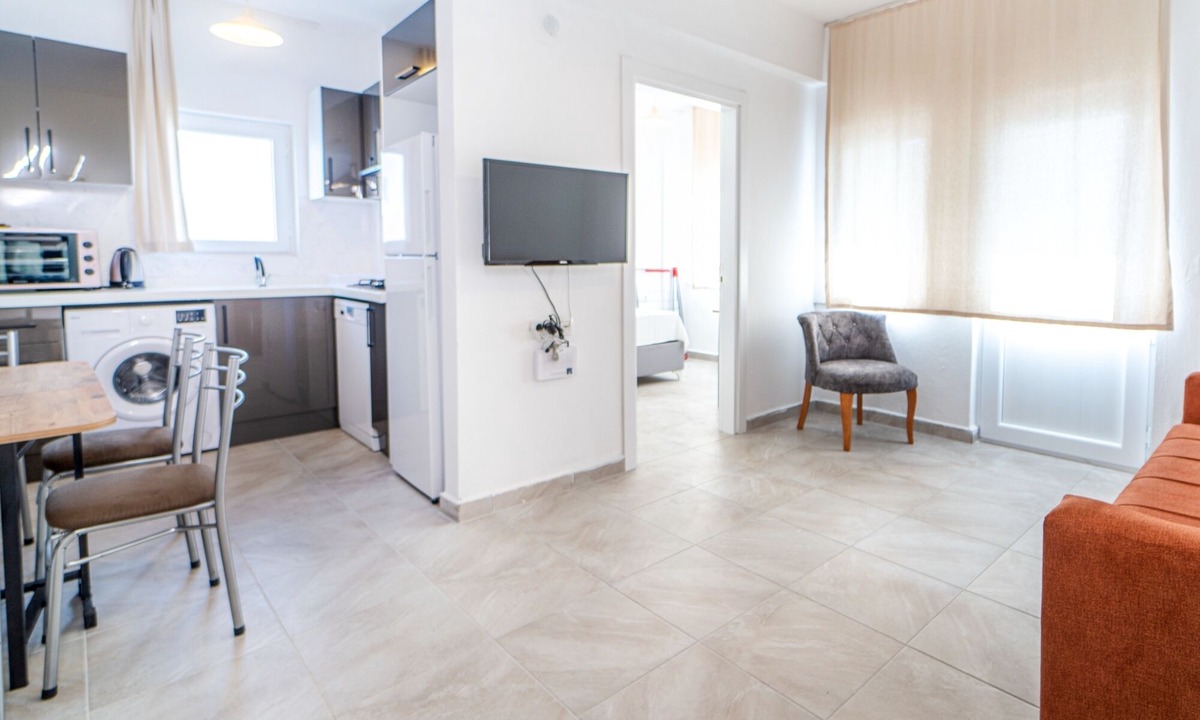 Turgutreis City Center Apartment | Flat w Balcony Garden 3 min to Beach in Bodrum