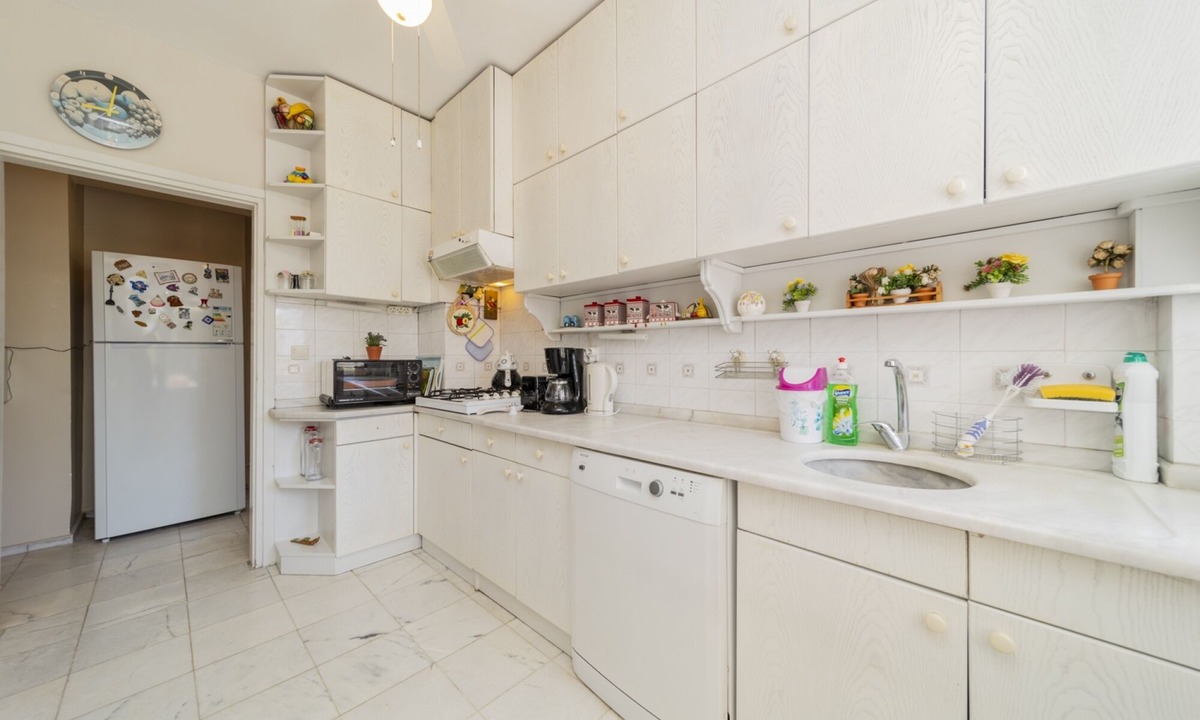 Guzeloba Mahallesi Apartment | Flat w Balcony Fireplace 5 min to Beach in Antalya