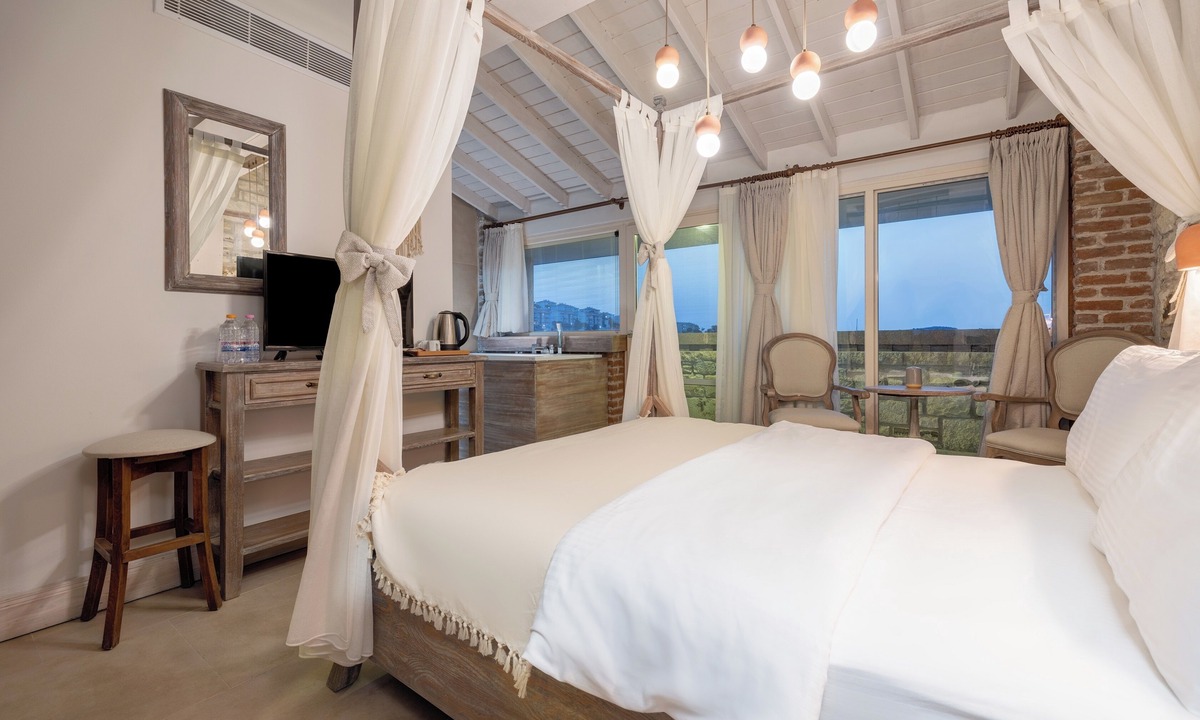 Foca Hotel | Navalia Otel