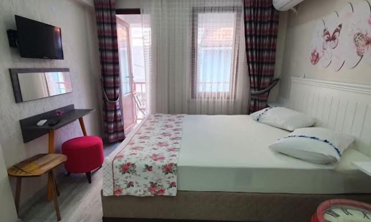 Zeytinbagi Hotel | nar çiçeği otel