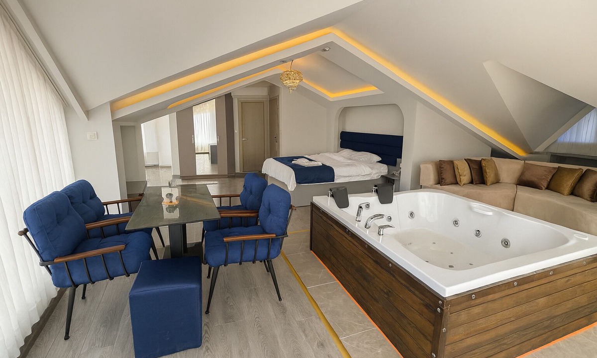 Ortakoy Hotel | Refletion of the Bosphorus