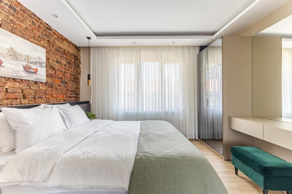 Beylerbeyi Apartment | Sea View Flat w Balcony Near Beylerbeyi Palace