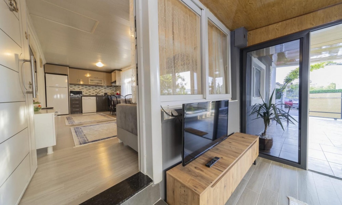 Lara Apartment | Villa with Private Pool near Airport in Muratpasa