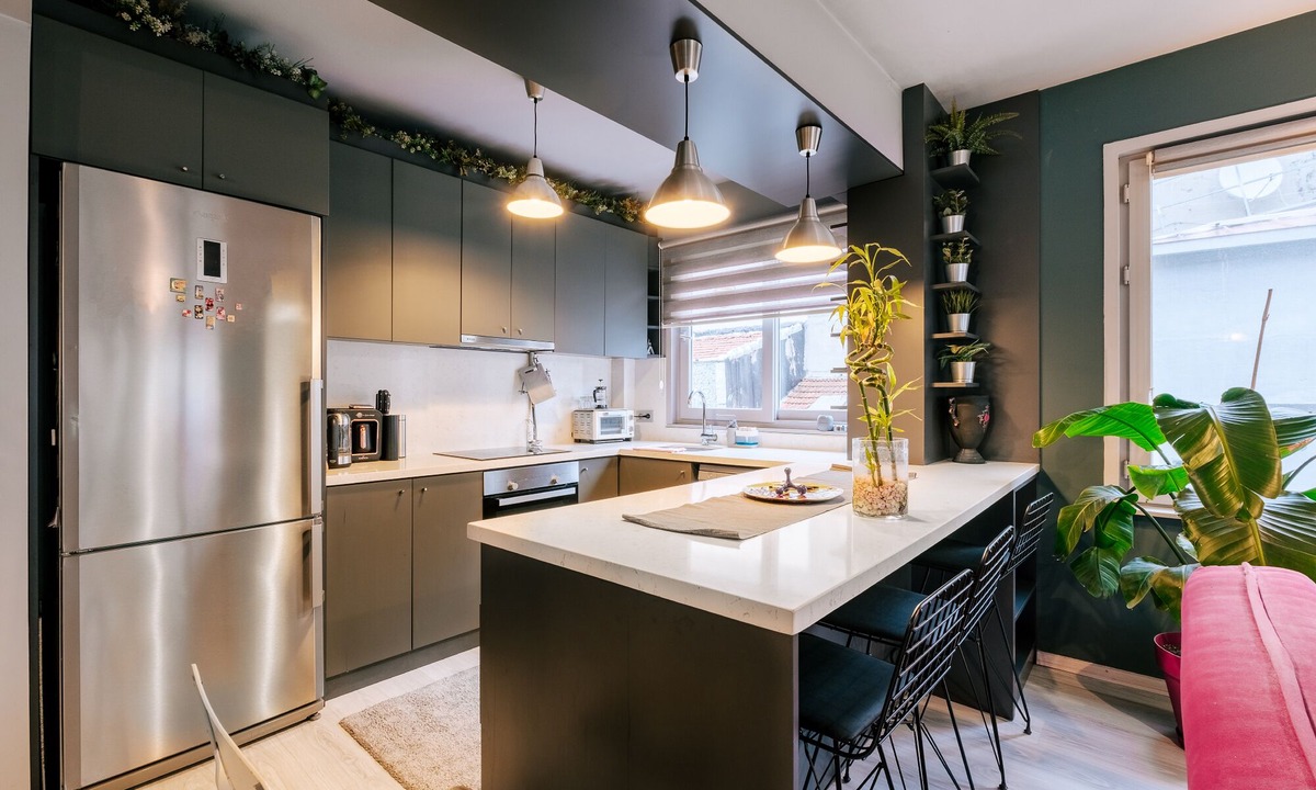 Besiktas Apartment | Vibrant Flat with Balcony 10 min to Besiktas Sq
