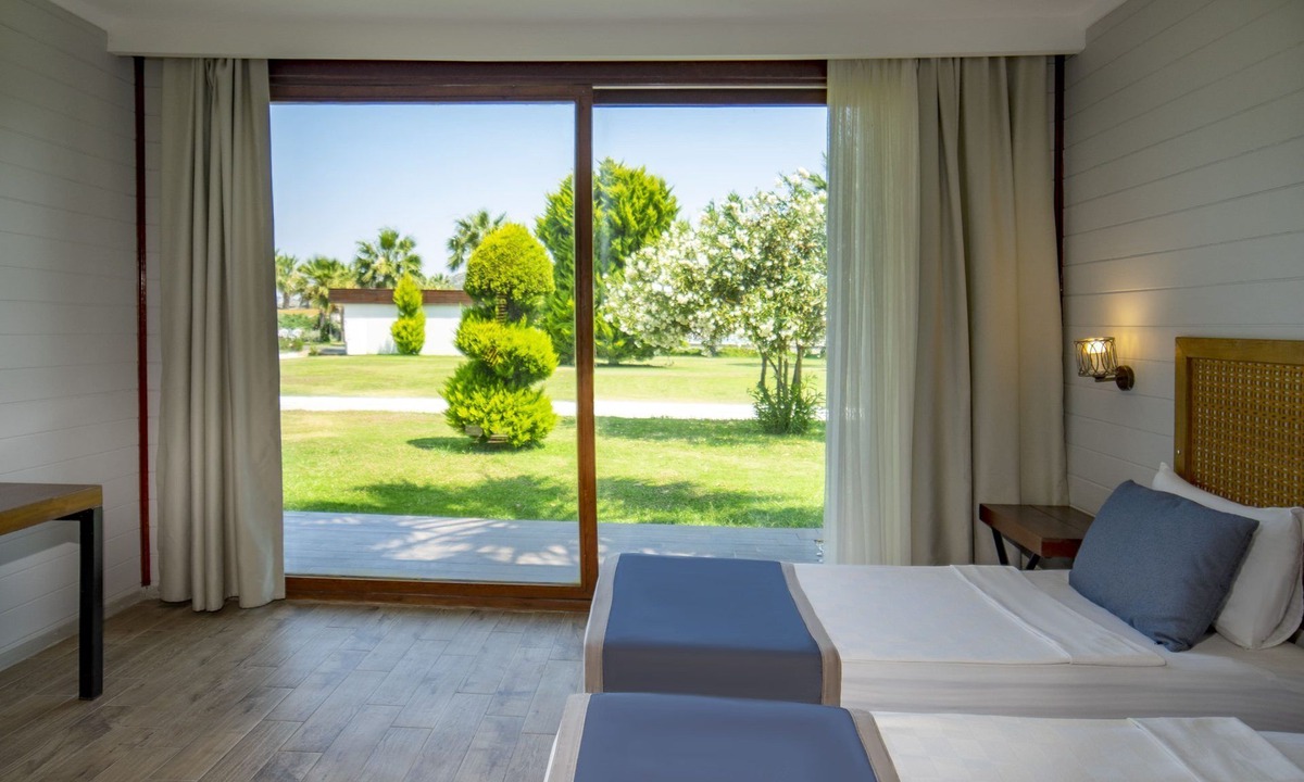 Kusadasi Resort | ADELLA BEACH RESORT HOTEL