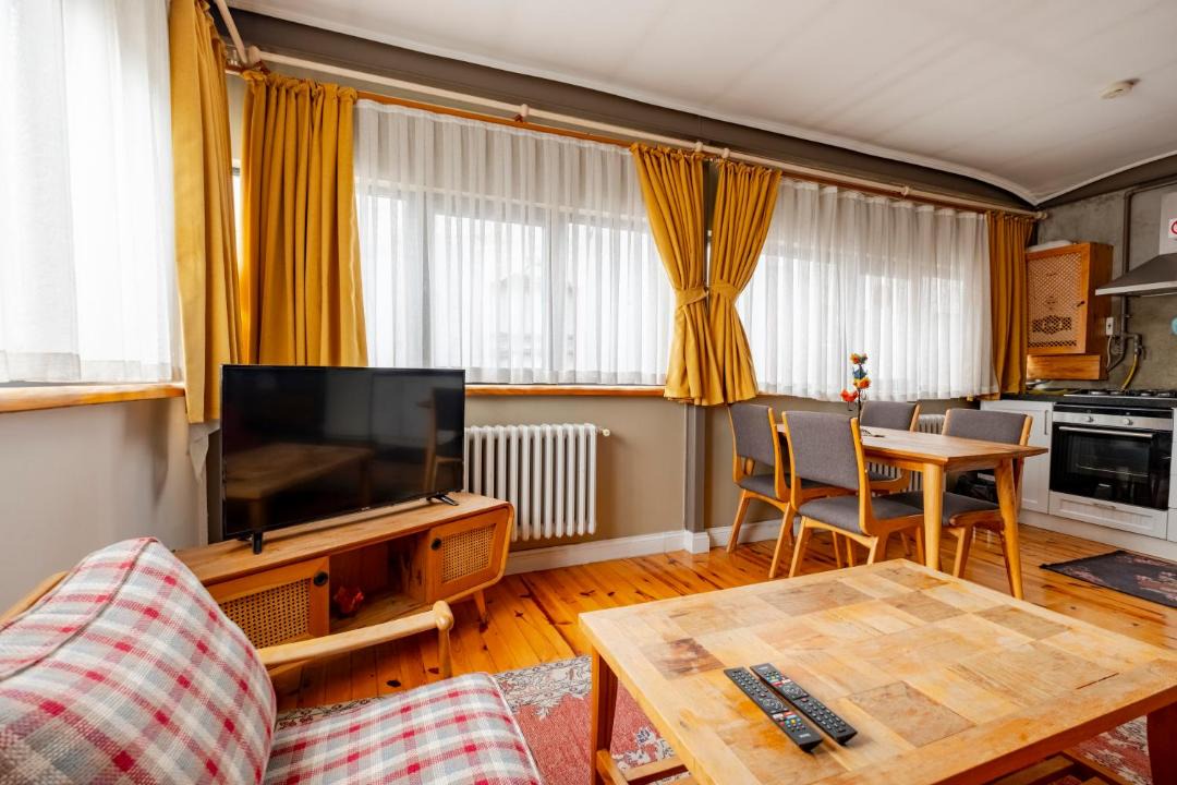 Tophane Apartment | Central Apartment with Bosphurs View