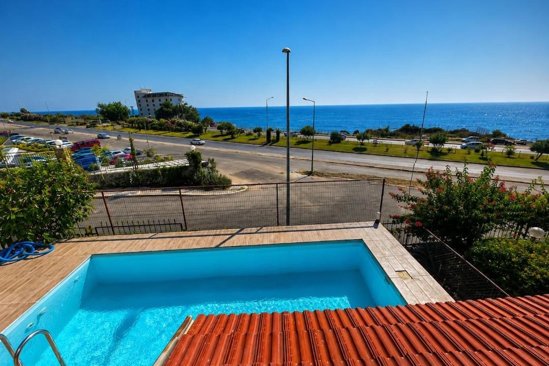 Kargicak Villa | Seafront 3 bedrooms, 1 living room, private pool in Alanya