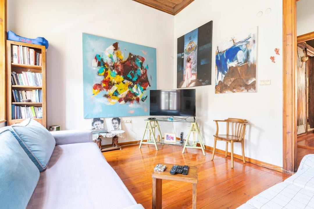 Konak Apartment | Spacious Traditional Iconic Greek House