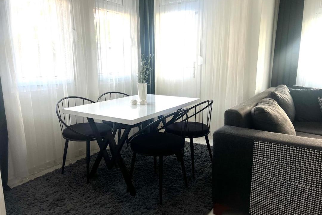 Side Apartment | Ground Floor Apartment in the Garden with Excellent Location