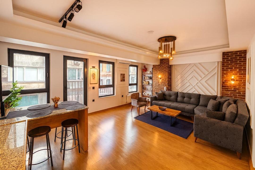 Tophane Apartment | GuestPort No 3 Luxury Suite with Balcony, 2 Bathrooms