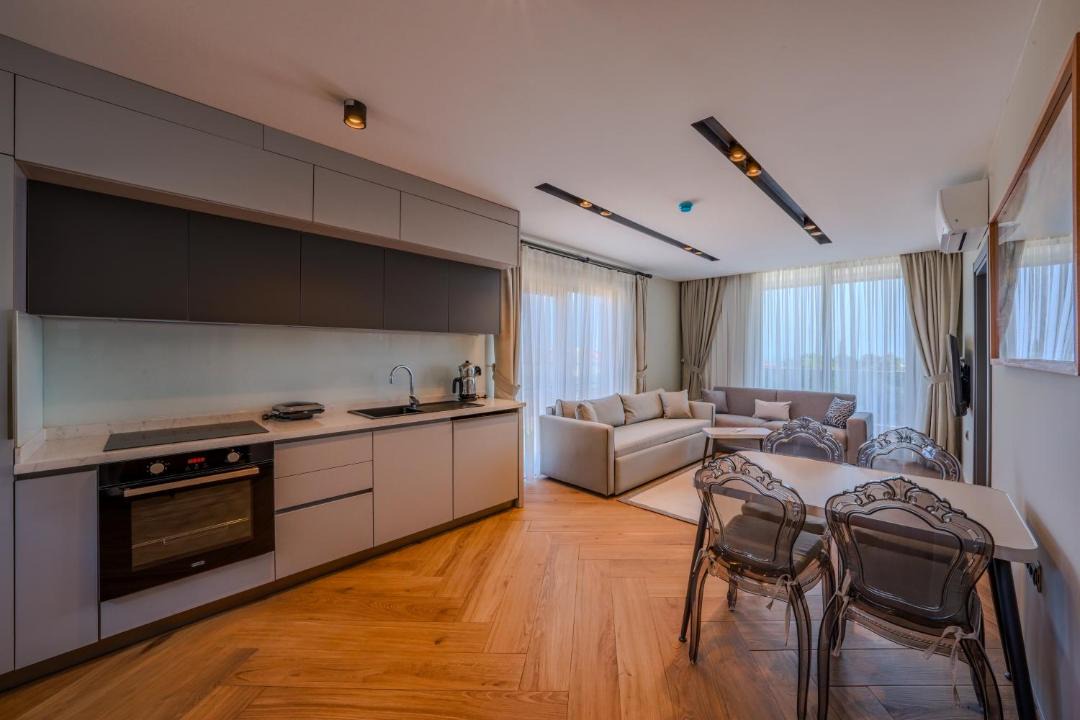 Lara Apartment | Moon Shine Apart