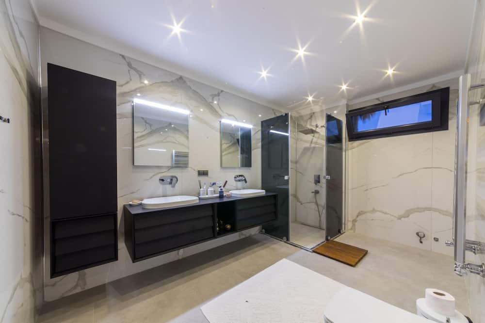 Photo of Bathroom in Icmeler
