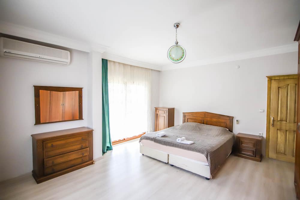 Photo of Bedroom in Icmeler