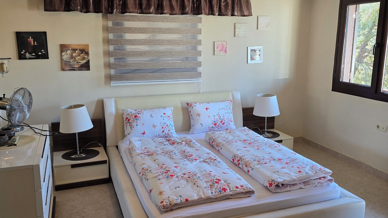 Photo of Bedroom in Side