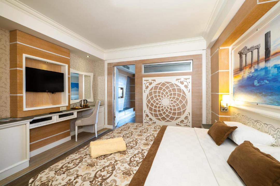 Photo of Others in Side