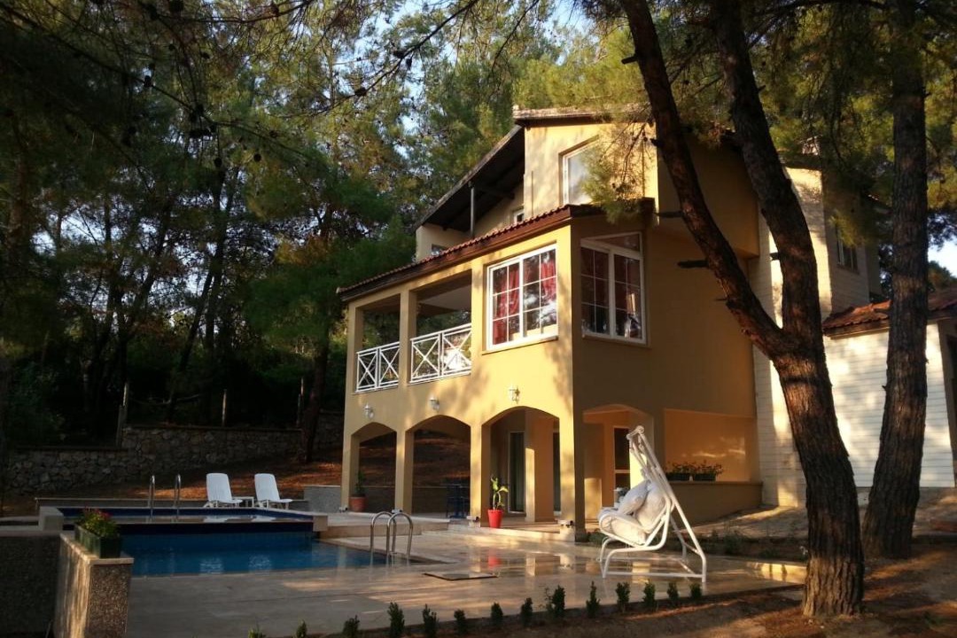 Photo of Buildings in Ula