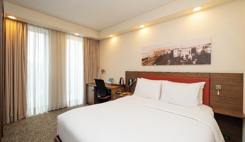 Junior Suite, 1 King Bed with Sofa bed, Smoking