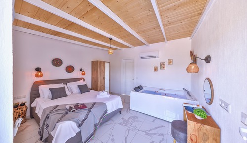 Deluxe Villa, 1 Bedroom, Kitchen, Pool View