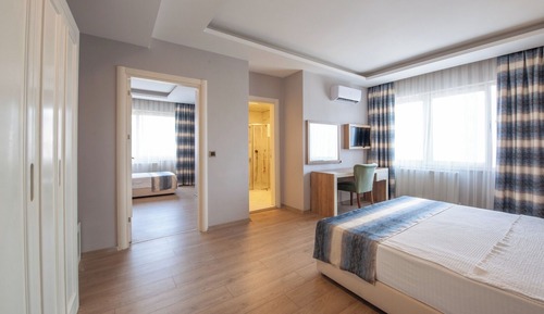 Classic Triple Room, 2 Bedrooms