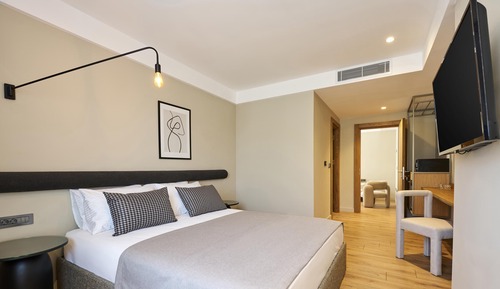 Deluxe Suite