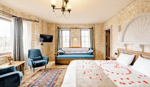 Comfort Triple Room, 1 King Bed, Smoking