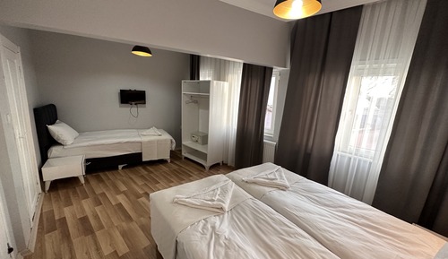 Triple Room, Asparagus 203