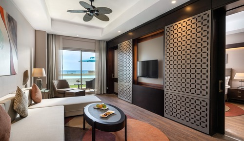 Swim Up Suite Pool Access