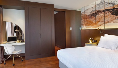 Corner Suite