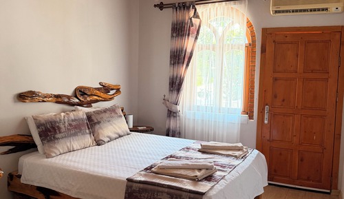 Deluxe Double Room, 1 Bedroom, Smoking, Mountain View