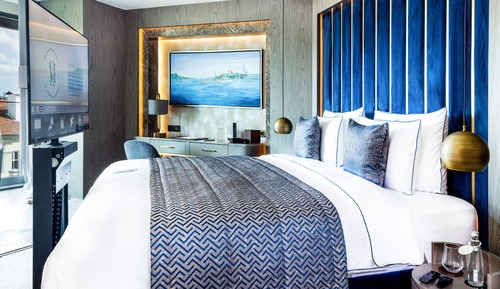 Suite, 1 King Bed with Sofa bed, Sea View (Queen)