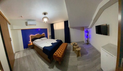 Economy Room