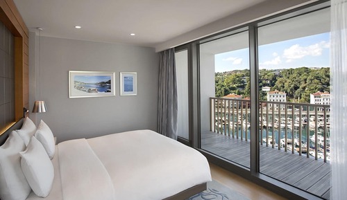 Signature Suite, Marina View