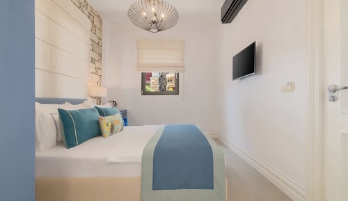 Economy Room