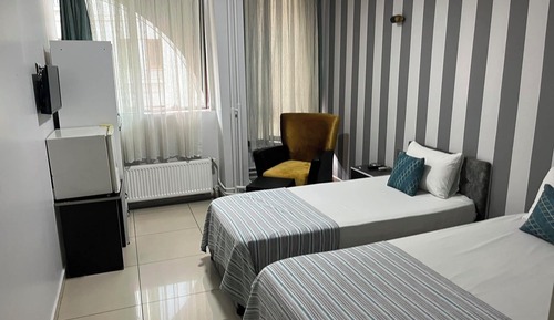 Classic Triple Room, City View