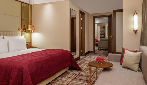 Suite, Corner
