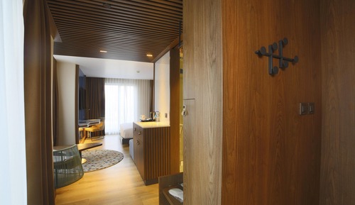 Family Room, Connecting Rooms