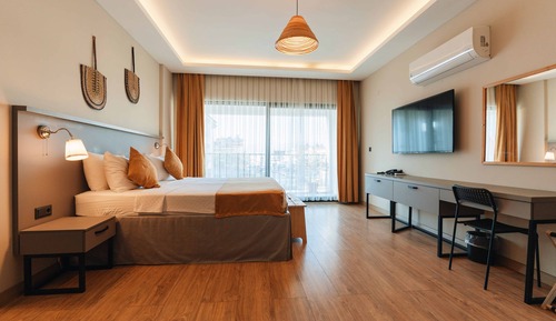 Deluxe Suite, City View