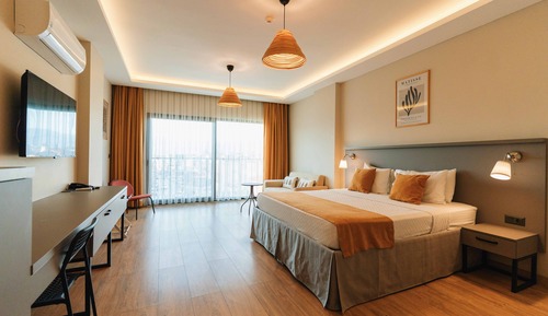 Superior Double Room, City View