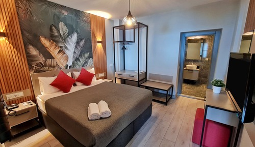Superior Suite, Partial Sea View