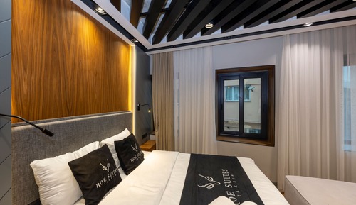 Superior Suite, 1 King Bed, Kitchen (Basement, Stair Access Only)