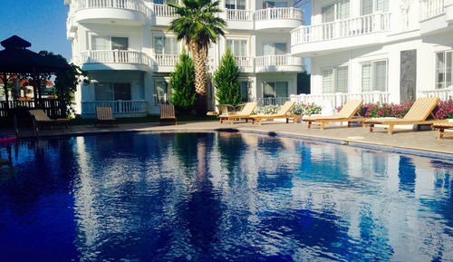 Deluxe Apartment, Pool View