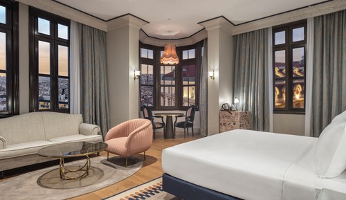 Junior Suite, 1 King Bed, Corner (View)