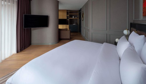 Junior Suite, 1 King Bed (Club Millesime Access)